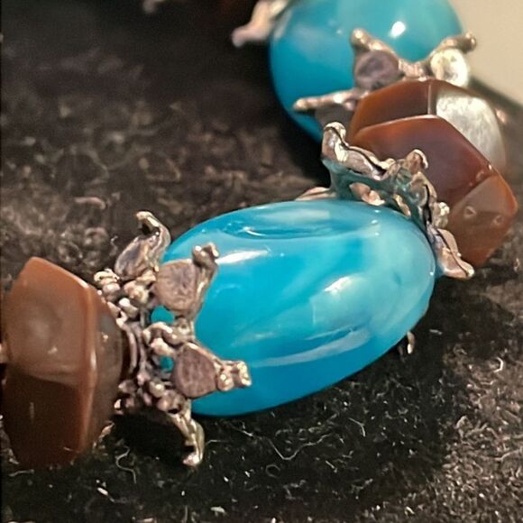 8” oval shaped turquoise tone beads/brown and silver tone discs stretch braceket - Picture 6 of 9